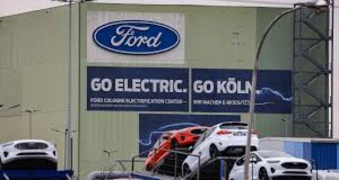 Людей отправляют на пенсию или увольняют Автогигант Германии планирует сократить около   рабочих мест