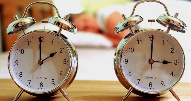 Следующей ночью состоится перевод часов на зимнее время  просят учесть одно важное изменение