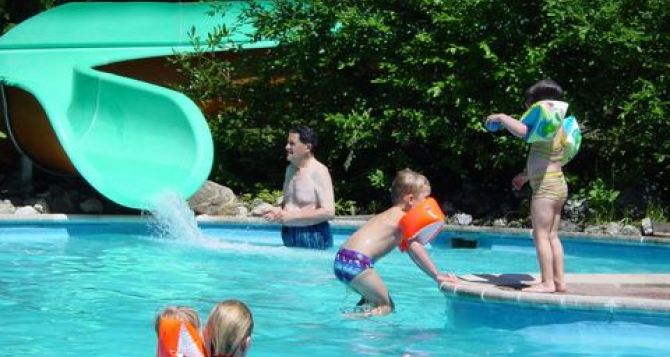 Швейцарцы отстояли свое право купаться в своем городском бассейне без приезжих иностранцев По окончанию сезона оценили результаты такого решения общины