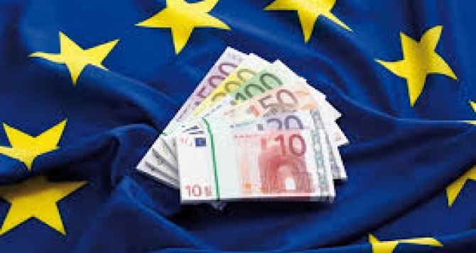 С октября вЕС будут действовать новые правила перевода денег Это касается и украинцев