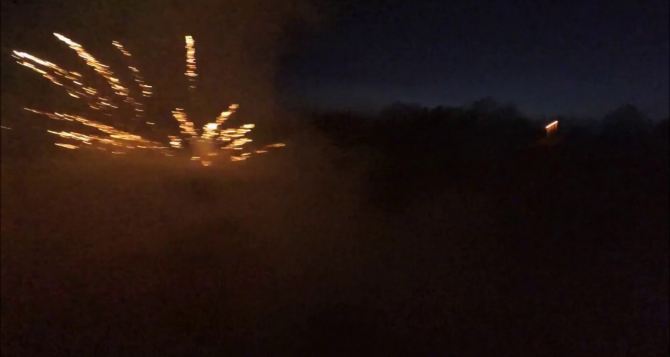 Эффект Януковича В военный транспортный самолёт стреляли петардой