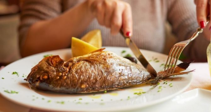 Названа самая полезная рыба на осень ешьте  раза в неделю богатый источник фосфора и селена