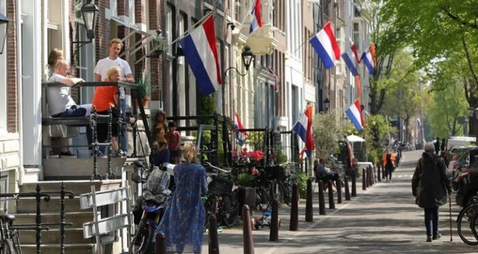 Украинцам больше всего нравится Голландия а Польша не очень