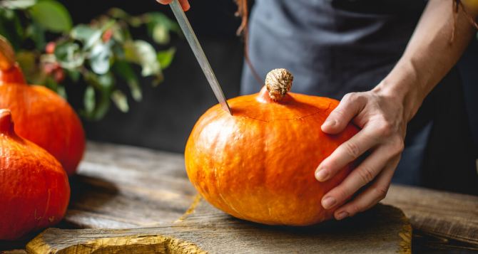 Как очистить тыкву за  минут без ножа самый простой лайфхак