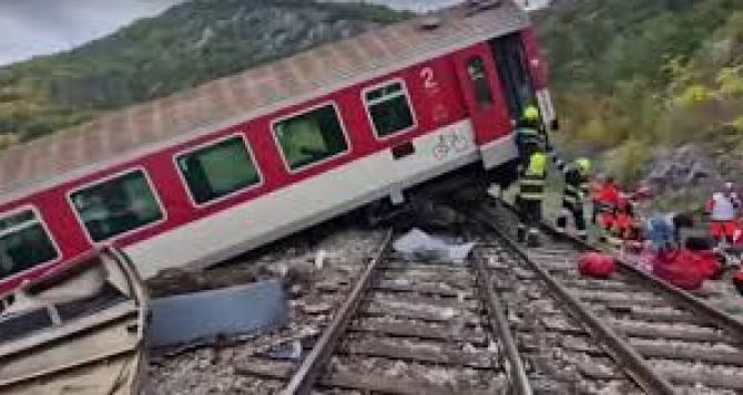 В Словакии произошло лобовое столкновение поездов Есть пострадавшие