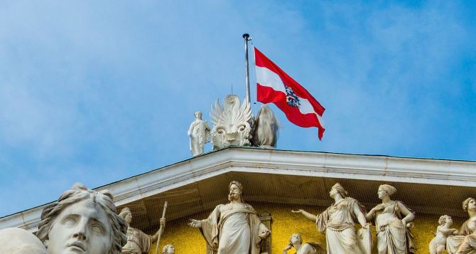 Вена закрывает последний центр приема украинцев Хакер сделал предупреждение главе МВД