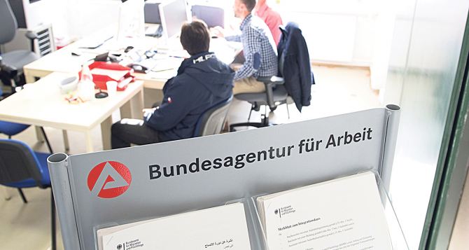 Украинцам в Германии лучше искать постоянное трудоустройство тк временные работники теряют рабочие места