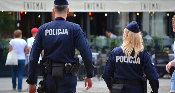 В столице Польши возле банка ограбили украинца забрали без малого миллион злотых