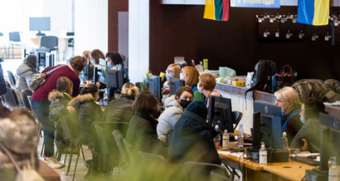 Латвия пересматривает меры поддержки украинских беженцев