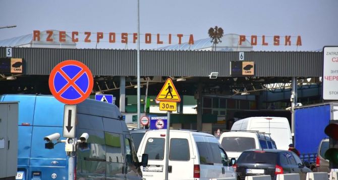 На украинскопольской границе наблюдаются большие очереди