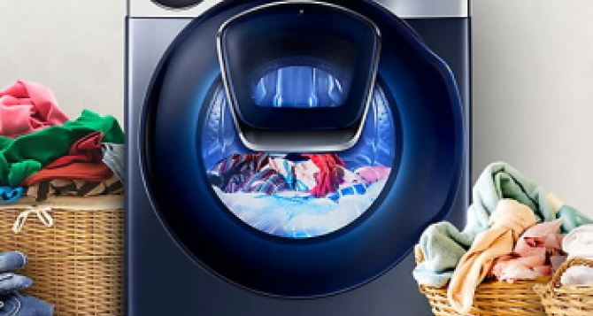 Стиралка будет работать практически вечно. Зажмите две кнопки — машинка сама очистится от жижи из грязи, плесени и остатков порошка