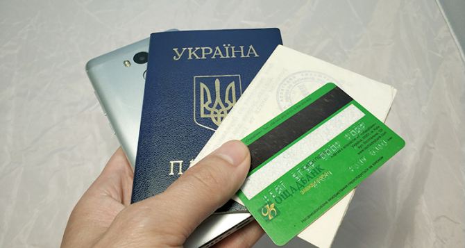 Не только лимиты на денежные переводы но и ограничение количества карт Украинские пенсионеры могут столкнуться с новыми запретами