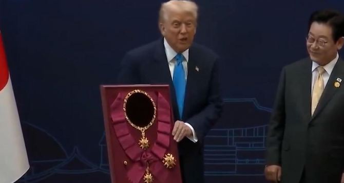 Пока с Украиной иРФ не получается Трамп решил заняться Северной и Южной Кореями