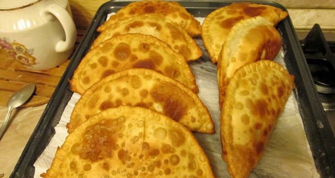 Сочные хрустят и начинка не вываливается чебуреки как в СССР по семейному рецепту вкус из детства