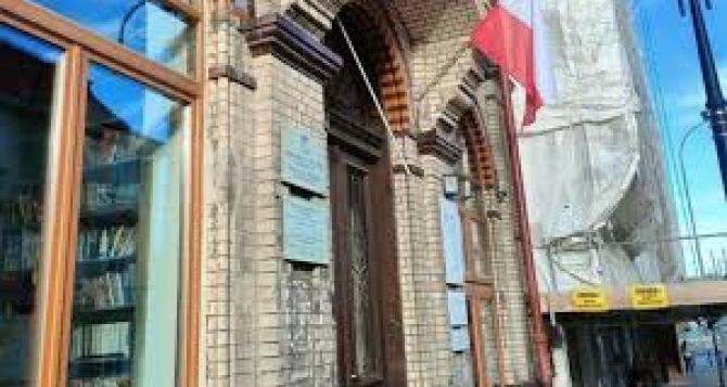 Польская полиция оперативно задержала нападавших на консульство Украины