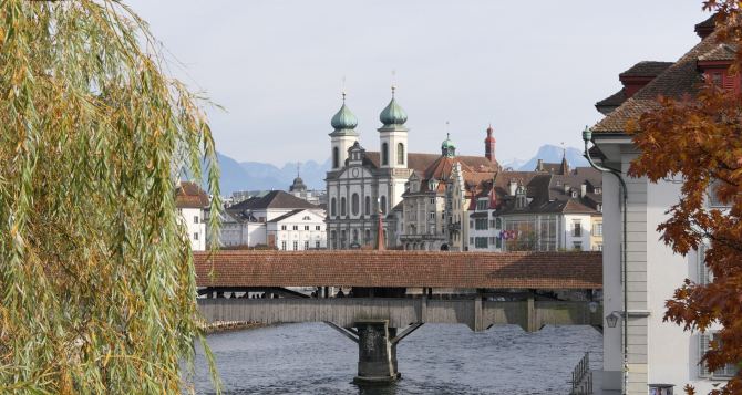 Люцерн город где лев плачет а мосты подслушивают Вы должны сюда приехать есть  причин