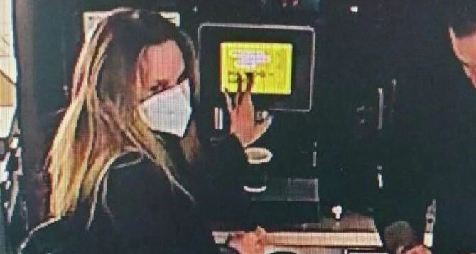 Анджелину Джоли заметили на заправке в Тернополе ФОТО