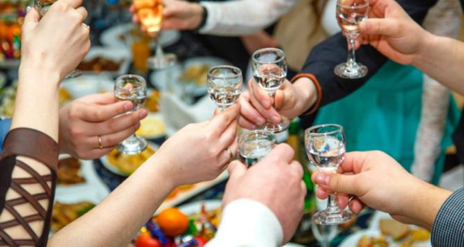 Салат Лошадиная фамилия отличная закуска под выпивку гости сметают с новогоднего стола подчистую