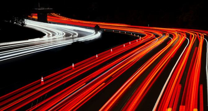 Скоро на автобане в Германии начнут по новому контролировать скорость и вес транспорта