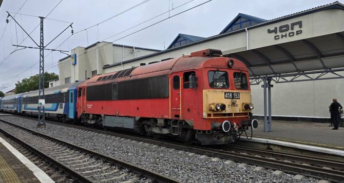 Предъявил на границе бумажку которую купил за  тысяч долларов и думал что всё получилось