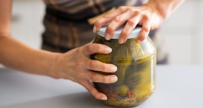 Без испорченного маникюра и нервов Как открыть любую банку на кухне  простых способа справится даже ребенок