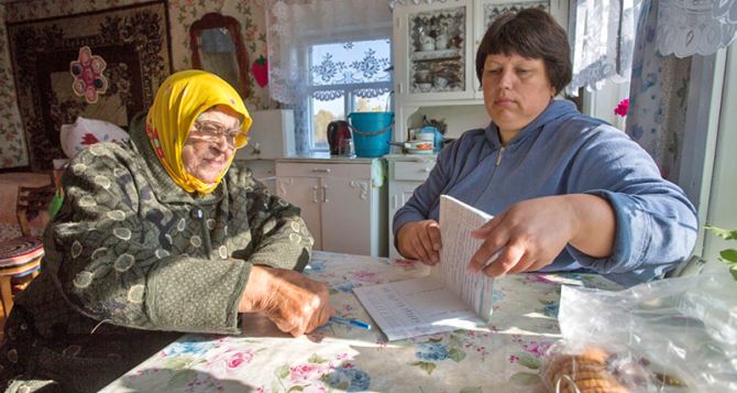 Пенсионерам дадут на  гривен больше при получении пенсии от Укрпошты