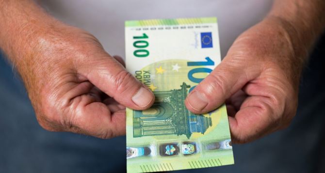 Новые  евро  чем эти банкноты отличаются от старых