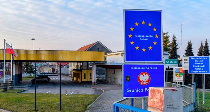 Завтра Польша откроет ещё два пункта пропуска на границе