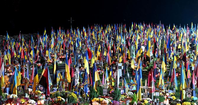 Во Львове закончились места на кладбищах Военных будут хоронить на месте советского Холма Славы