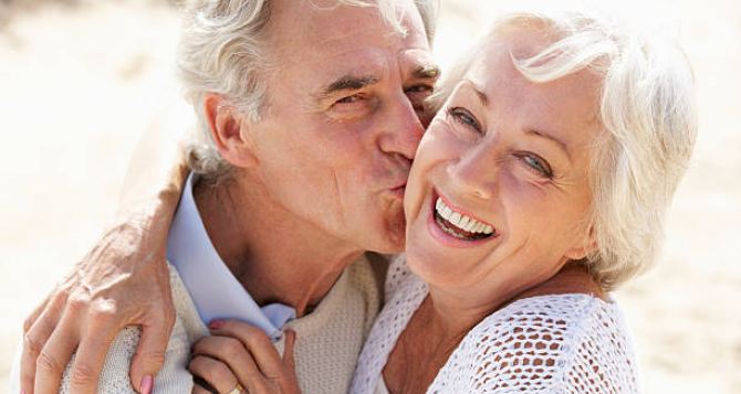 Первый поцелуй рот в рот был произведен  миллион лет назад Пагубную привычку ввели неандертальцы