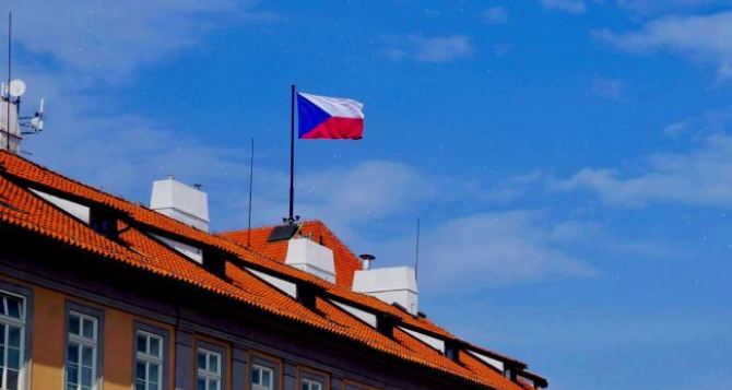 В Чехии потребовали немедленной остановки финансирования Украины на фоне коррупционного скандала