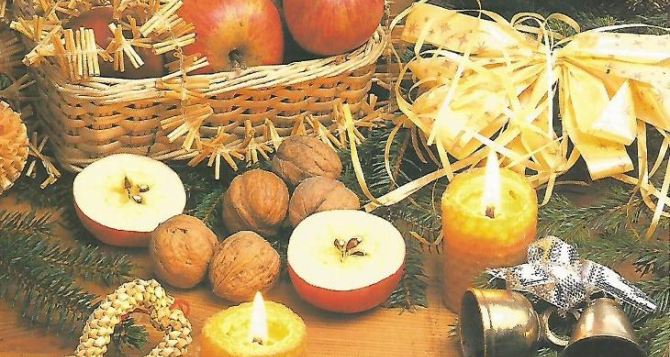 Рождественские традиции Чехии гадание на яблоках