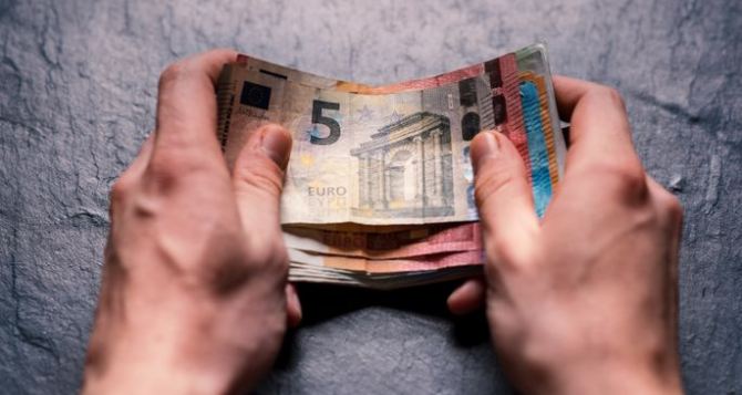 Когда Украина примет на себя обязательство перейти на евро Названы сроки