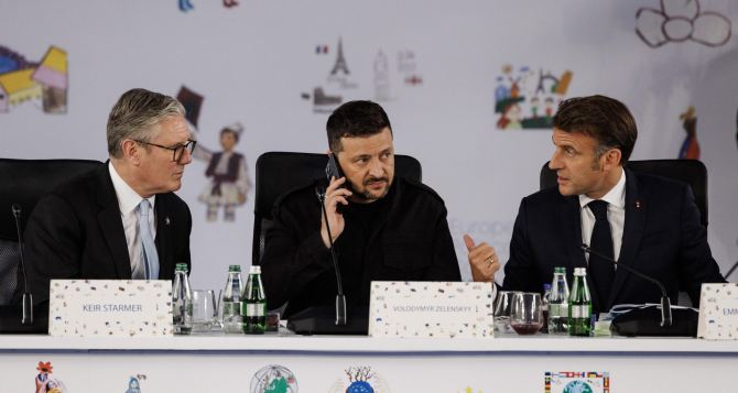 Зеленский вместе с Макроном и Стармером пытались проинструктировать Уиткоффа перед его встречей с Путиным