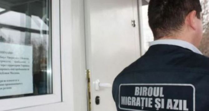 В соседней стране перестали принимать документы от иностранцев запускают новую карты резидента