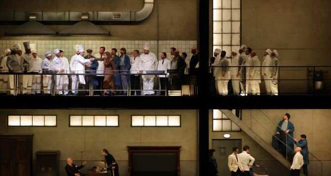 Ла Скала сегодня открыл сезон оперой на русском языке Идёт прямая трансляция на главном телеканале Италии