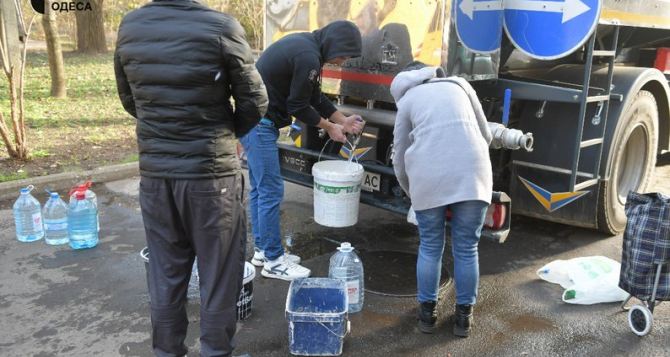 Бюветы с  утра автоцистерны в  районах где сегодня в Одессе взять воду