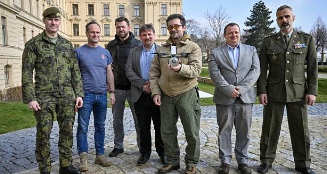 Расследование чешских полицейских о махинациях в поставках военного оборудования в Украину