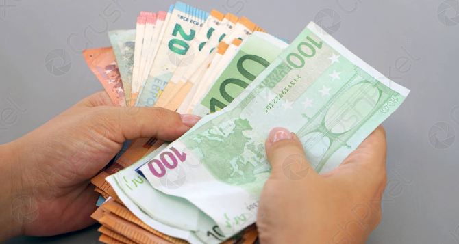 С января  года в Словакии ограничат наличные платежи Ужесточения для предпринимателей и простых граждан