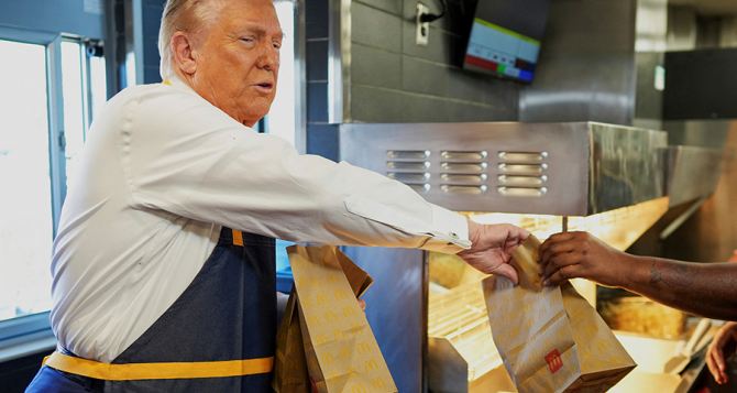 Через  дней придёт конец фирменному тортику Кусочек Трампа Урсула и Бьянка Трамп будет работать на других