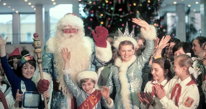 Как мы в СССР жили без феншуя Мы встречали Новый год не с Лошадью а с Дедом Морозом и были счастливы