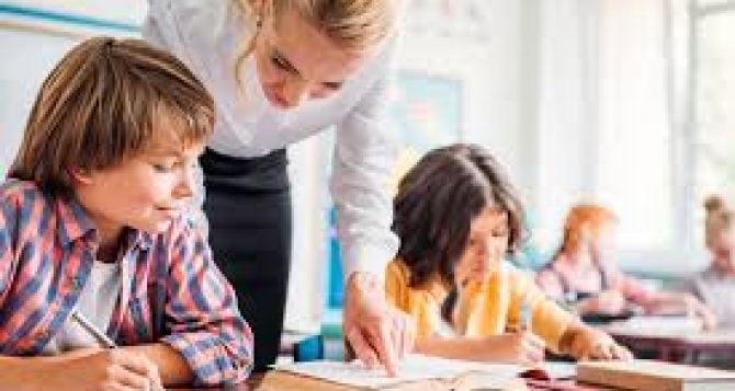 Вводятся ограничения касающиеся украинских учеников в школах Франции