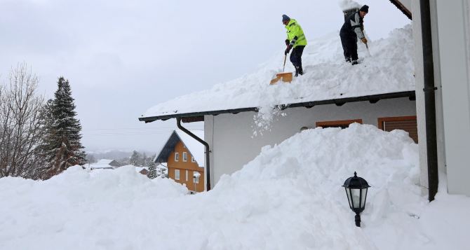 Меры предосторожности изза ухудшения погоды в Германии борьба со снегом гололедом и опасность взрывов в Берлине