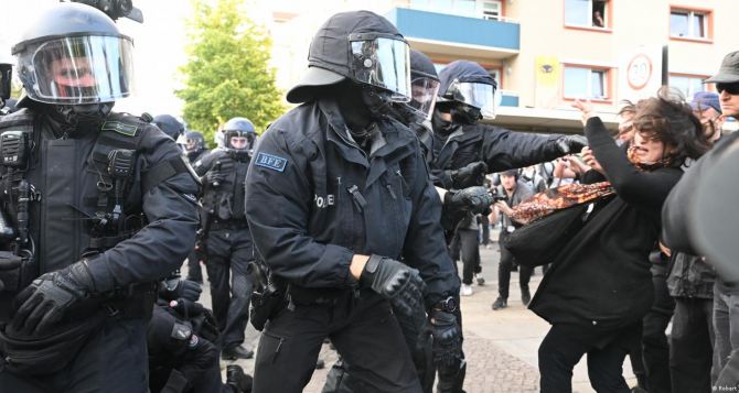 Предупреждение о мерах безопасности в Саксонии Завтра ожидаются уличные столкновения в Лейпциге