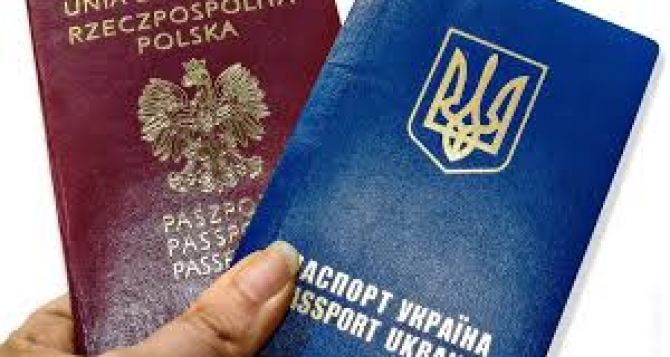 Украинцы теперь имеют право на второе гражданство Реакция соотечественников в Польше