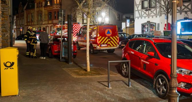 В Германии упал метеорит повреждены несколько жилых домов люди получили ранения