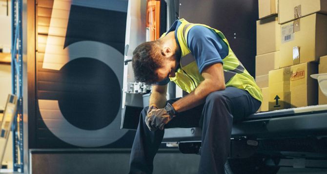 Власти Германии призывают жителей страны больше работать но как быть с  детьми Украинские примеры