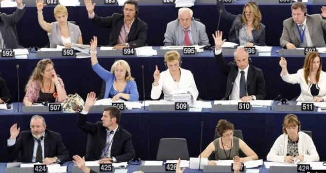 Отправка в лагеря за территорию Евросоюза сегодня евродепутаты ужесточили миграционную политику вЕС