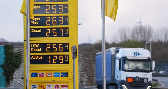 СтраныЕС начинают бороться с топливным туризмом низкие цены на АЗС будут только для своих