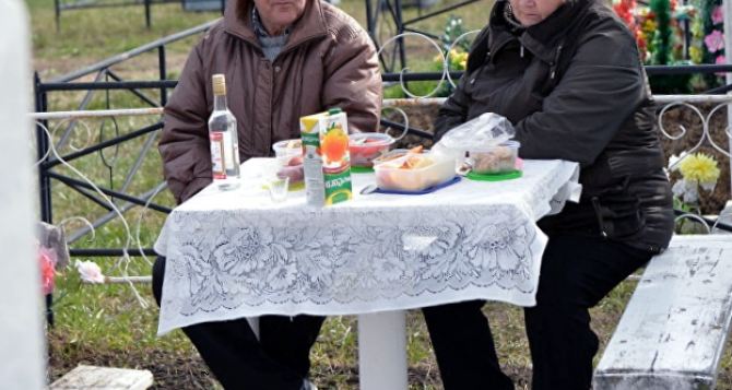 Как правильно поминать умерших на Радоницу Иначе смертный грех